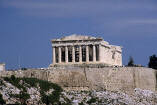 Bližší pohled na Akropolis v Řeckých Athénách.