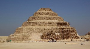 Pyramida faraóna Džoséra (3. dynastie) v Sakkáře