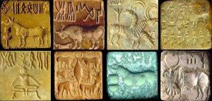 Stříbrné a zlaté destičky s teriomorfní a totemickou symbolikou z Mohendžo-dara
